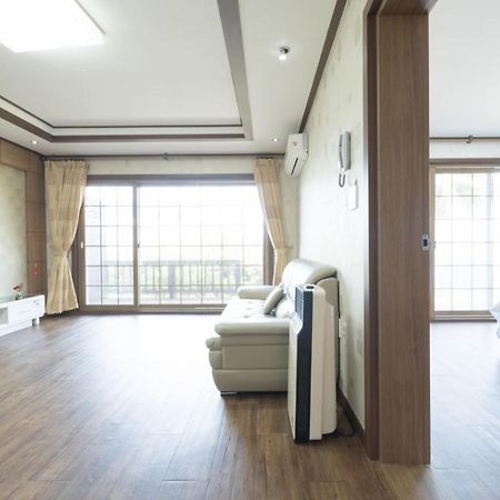 Jeju Time-Travel Pension Exterior photo