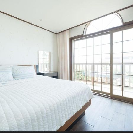 Jeju Time-Travel Pension Exterior photo