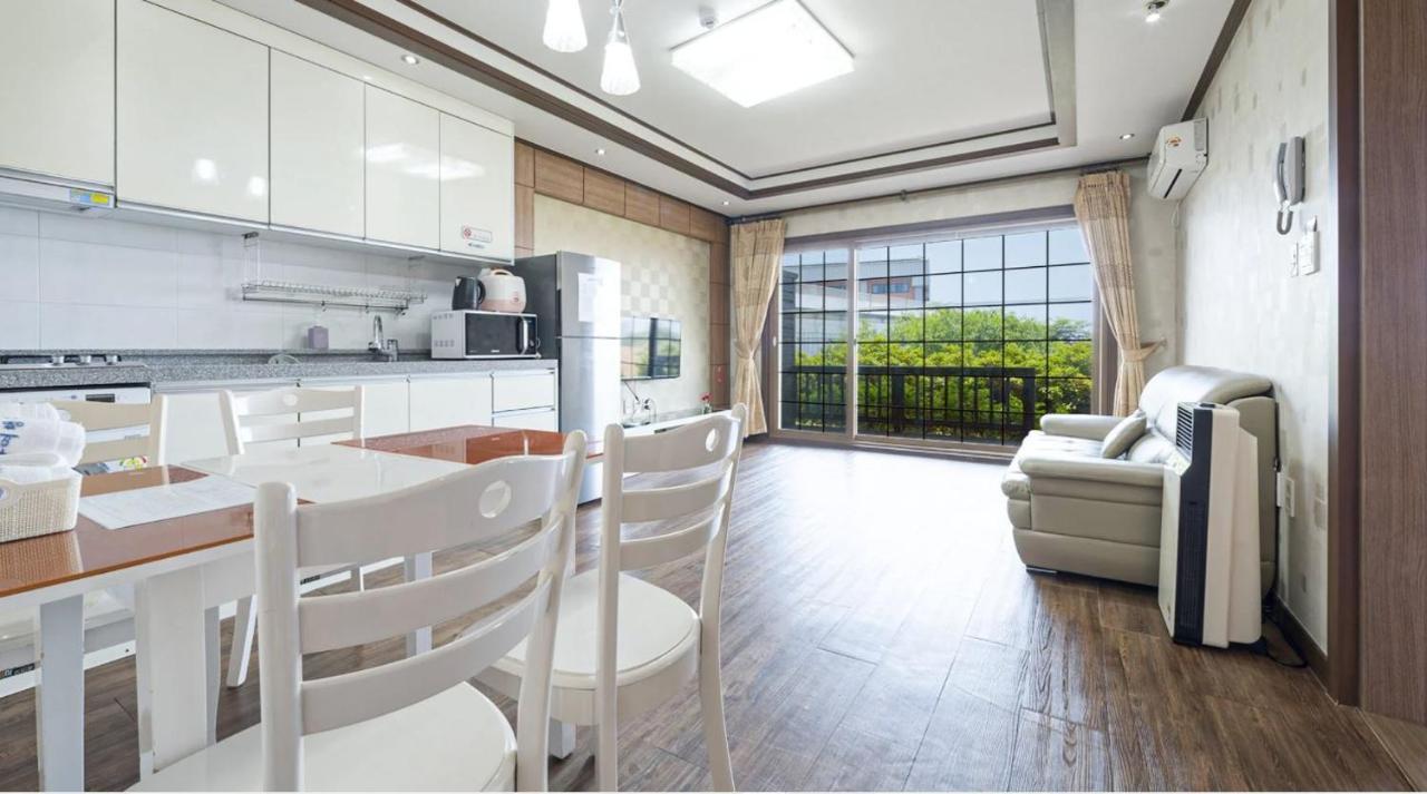 Jeju Time-Travel Pension Exterior photo