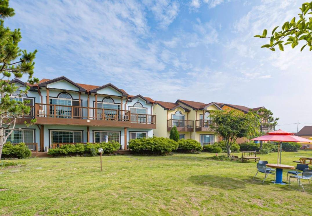 Jeju Time-Travel Pension Exterior photo