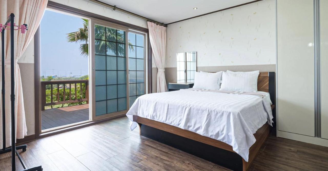 Jeju Time-Travel Pension Exterior photo