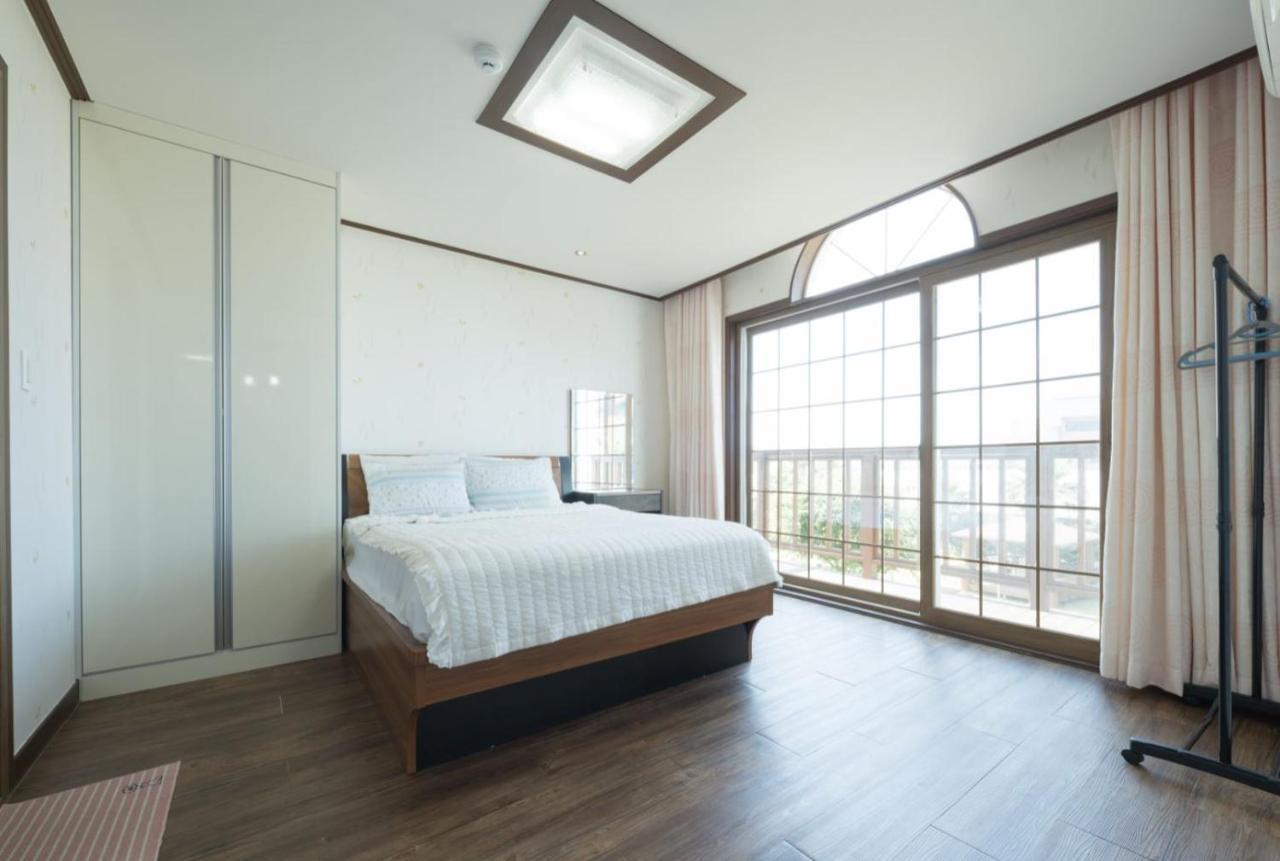 Jeju Time-Travel Pension Exterior photo