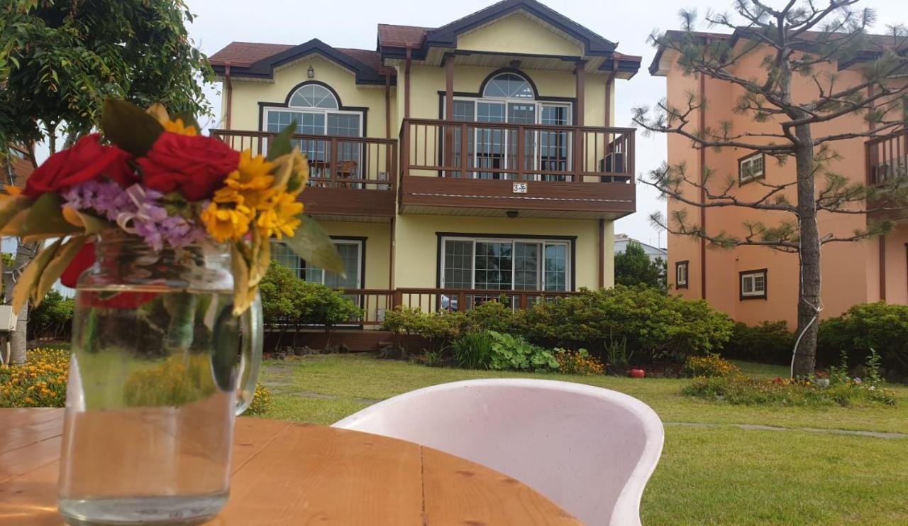 Jeju Time-Travel Pension Exterior photo