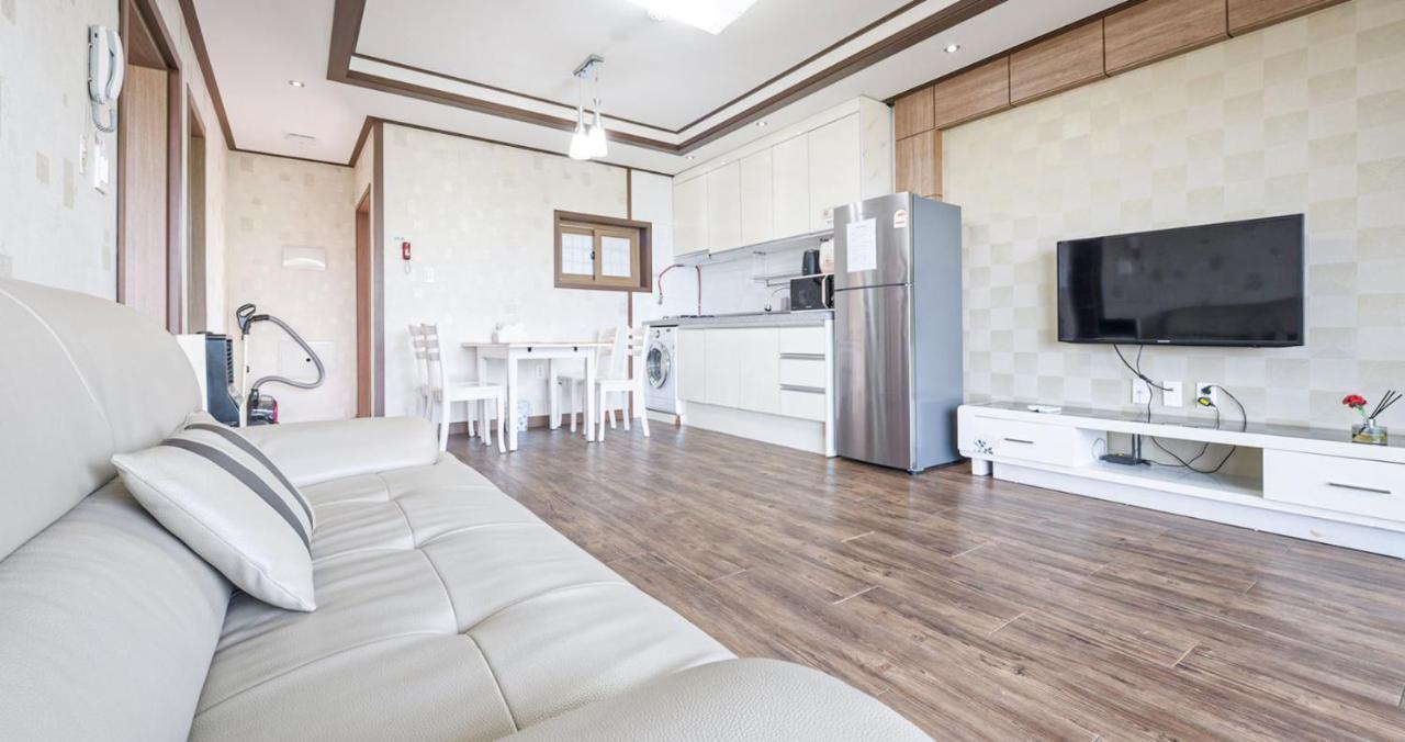 Jeju Time-Travel Pension Exterior photo